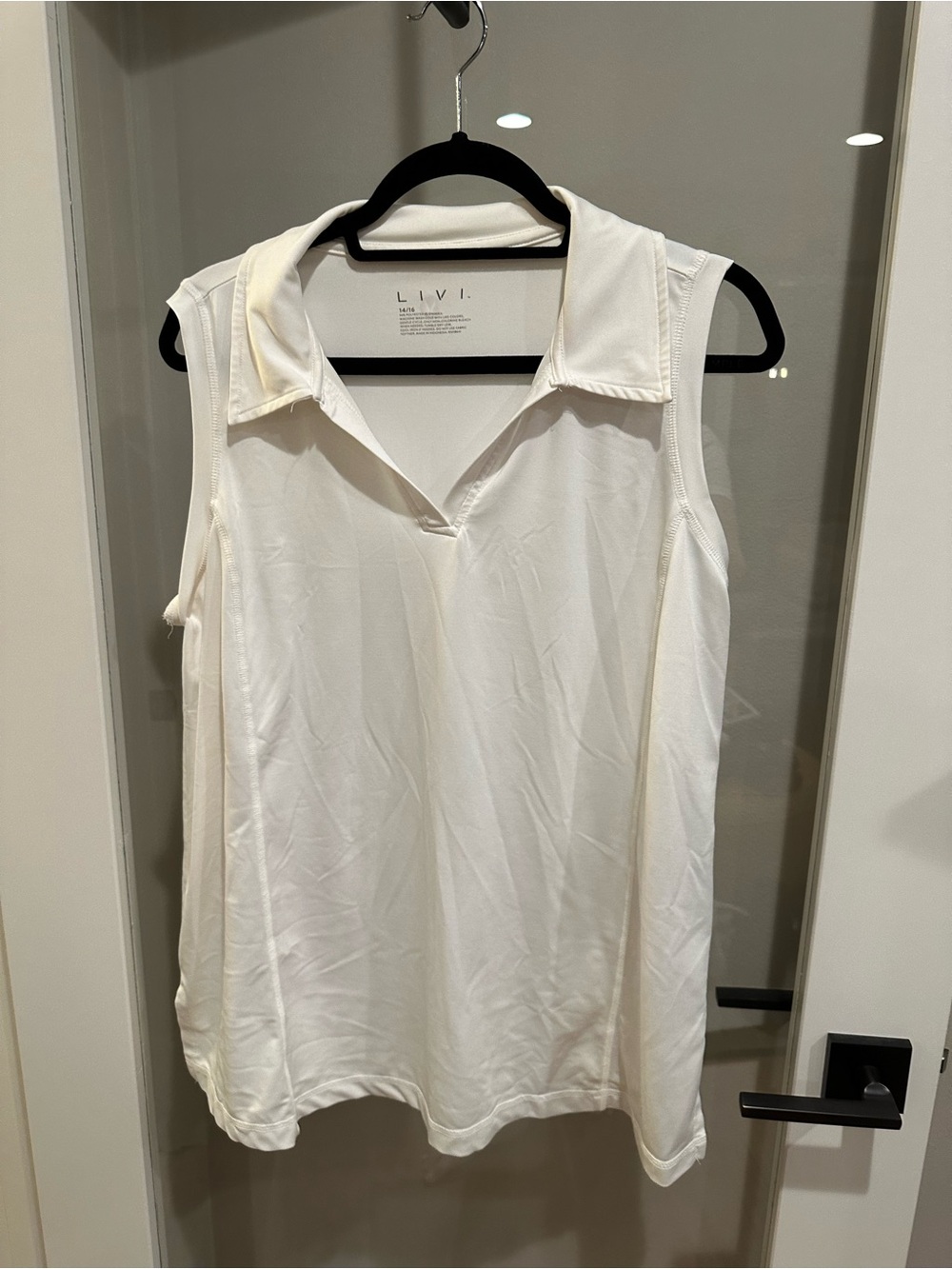 Collared V-Neck Sleeveless in White